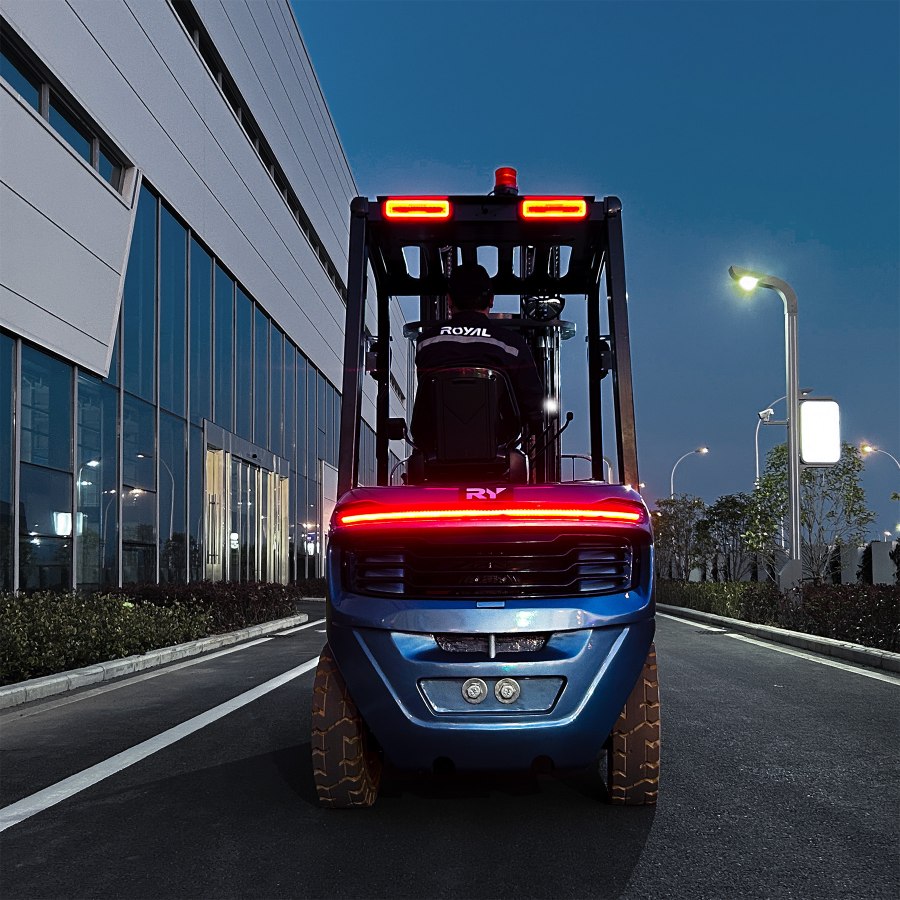 Royal_Forklifts_Electric_Forklift_2